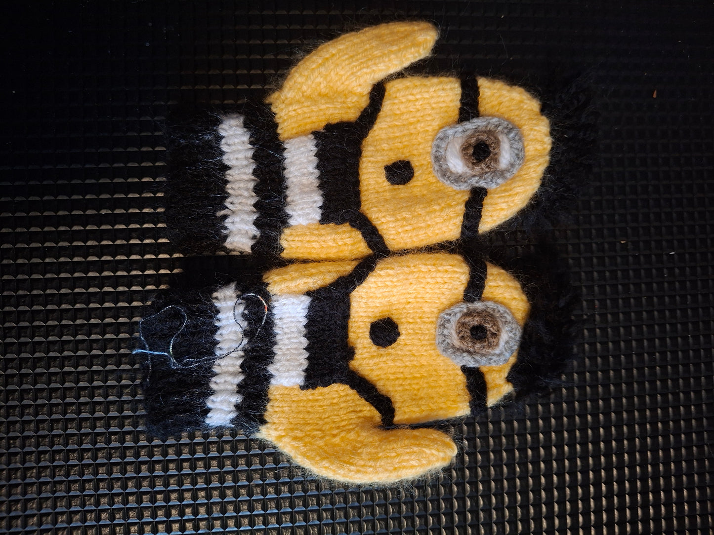 Minion knitted gloves